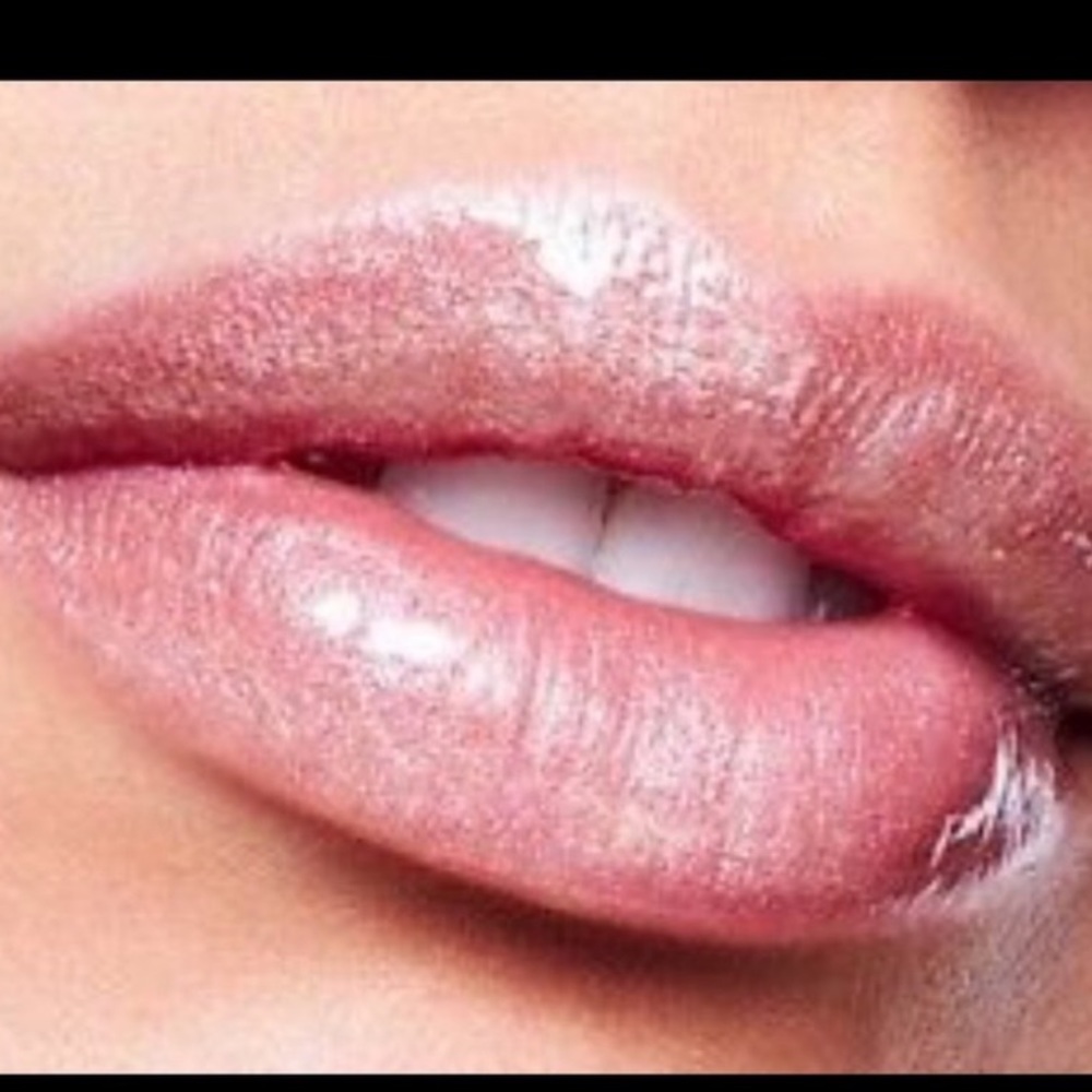 MAC Aaliyah Limited Edition Lip Gloss - Picture 3 of 4